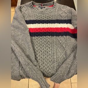 XXL Tommy Hilfiger lambs wool sweater.
